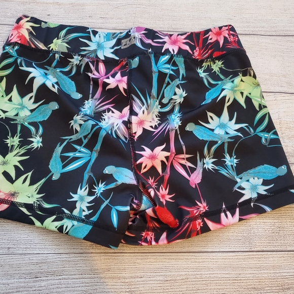 Fila cute floral print running shorts. Size medium - Picture 5 of 7